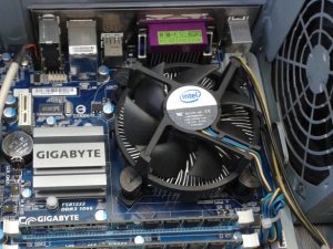 Jak vyčistit chladič procesoru a základní desku Gigabyte