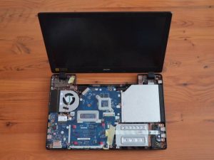 Jak vyměnit pevný disk u notebooku Acer Aspire E5-572G
