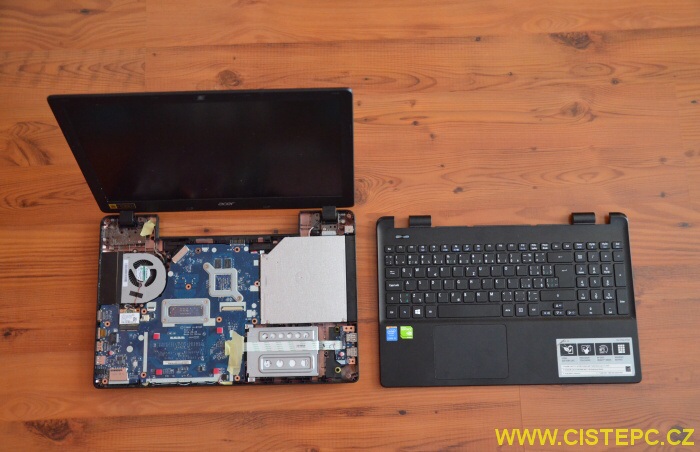 Jak vyměnit pevný disk u notebooku Acer