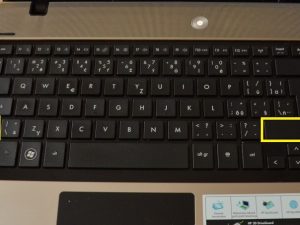 Kde je klávesa SHIFT na klávesnici