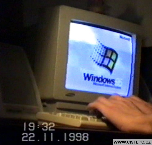 Starý počítač Windows 95