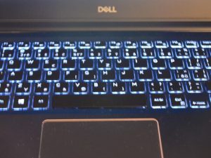 Jak snížit jas posvícení kláves na notebooku Dell Vostro