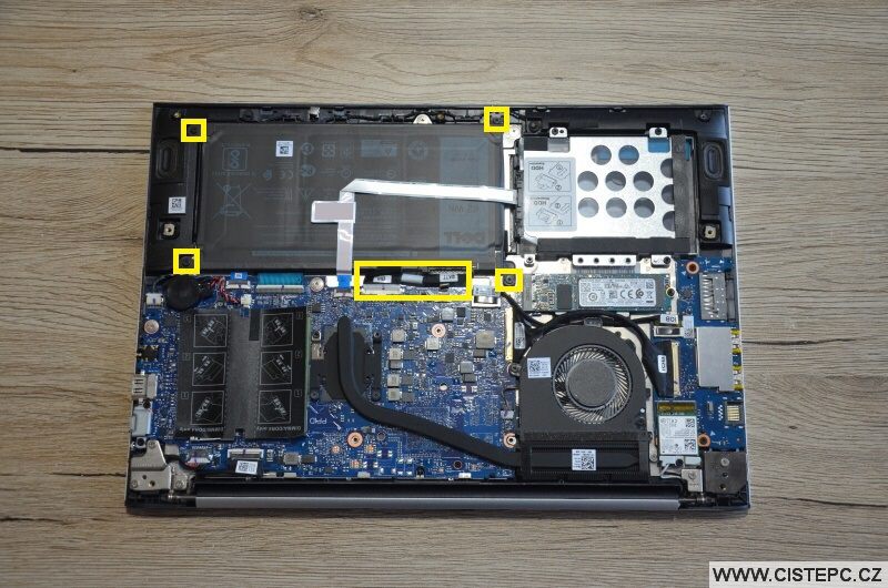 Výměna baterie v notebooku Dell 4